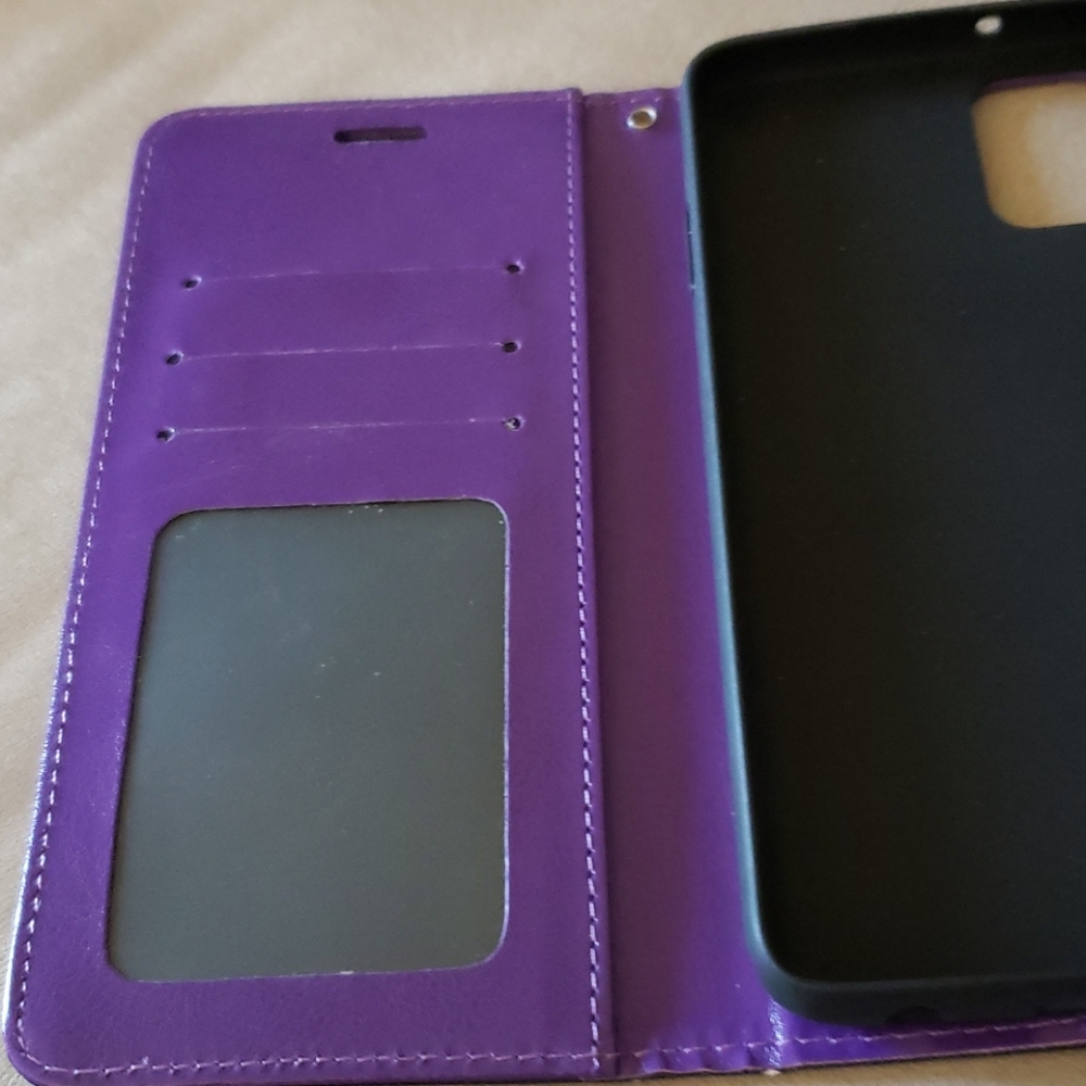 Cell Phone Cover. - Picture 4 of 6